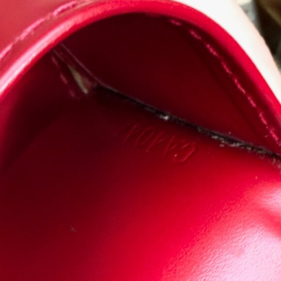 Louis Vuitton Vintage Red Vernis Monogram 4 Key Holder - Picture 15 of 16